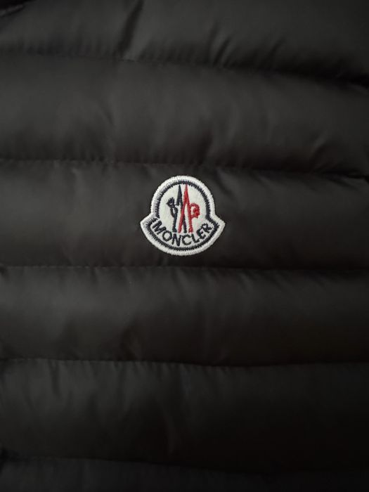 Чисто нови елеци на Moncler