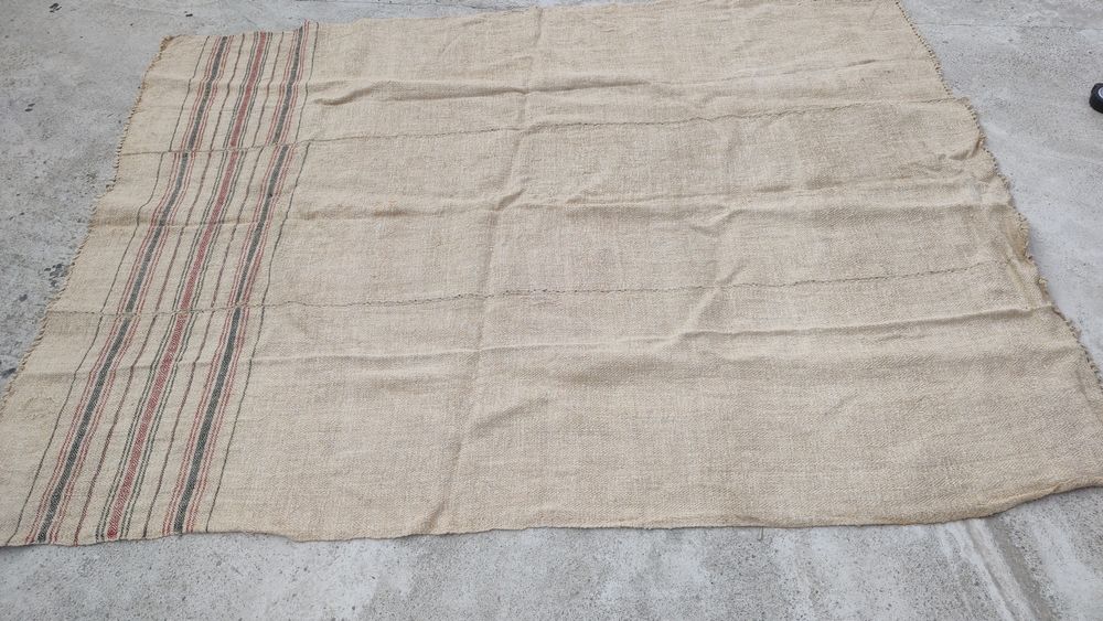 Față de masă veche țesută manual la război din cânepă