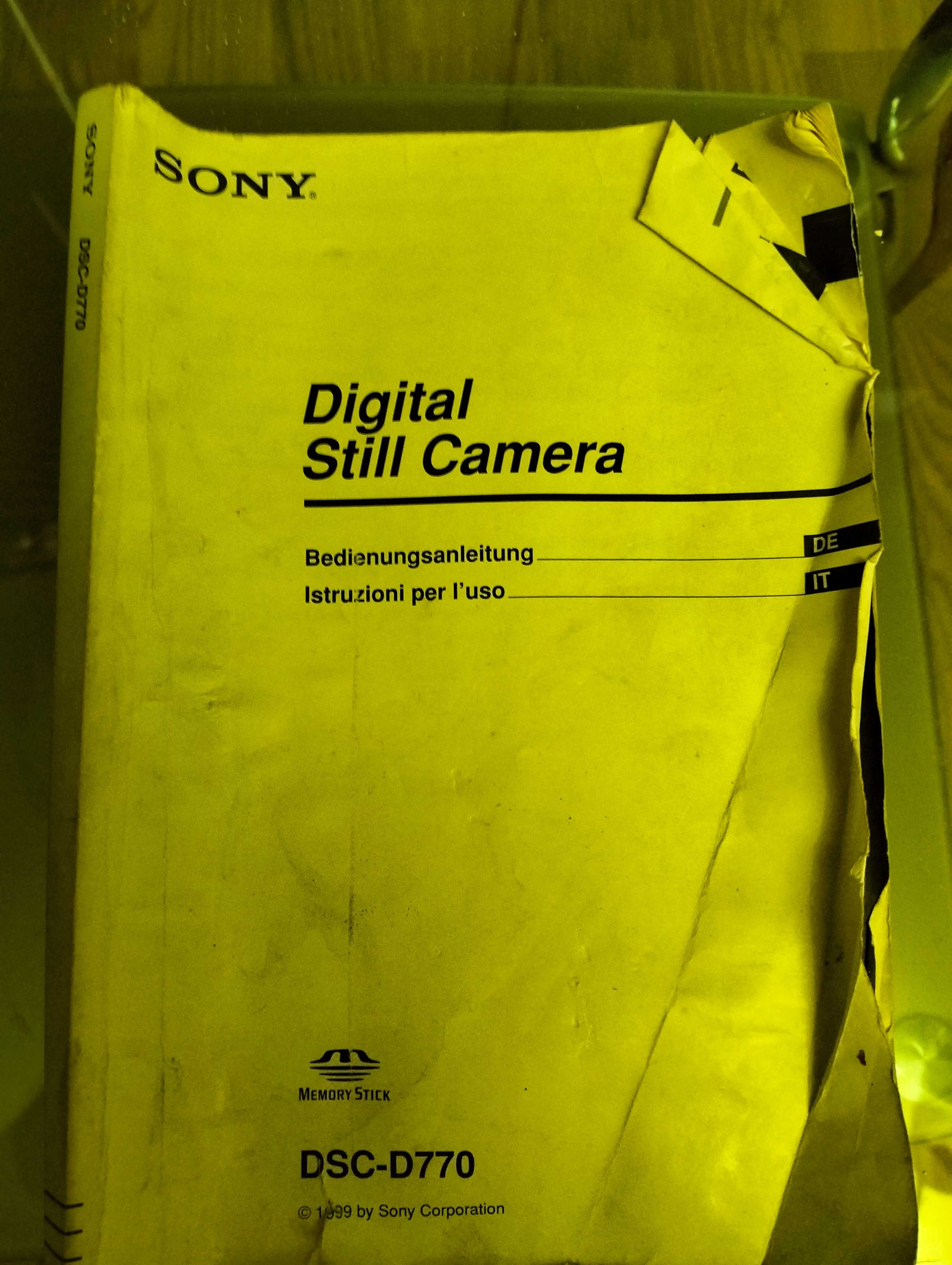 camera digitala Sony DSC - D770