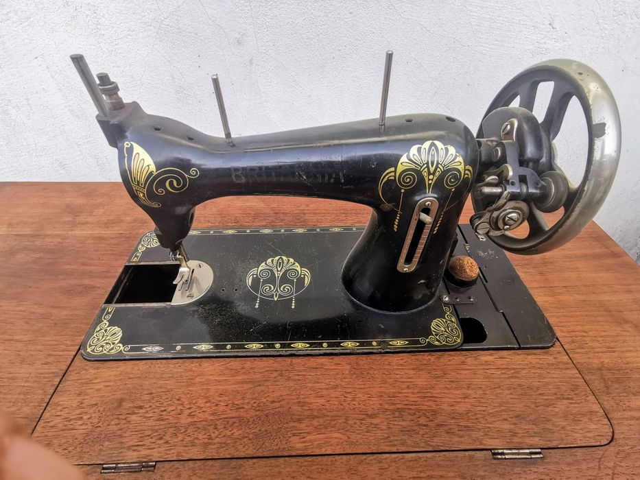 Стара шевна машина BRITANNIA