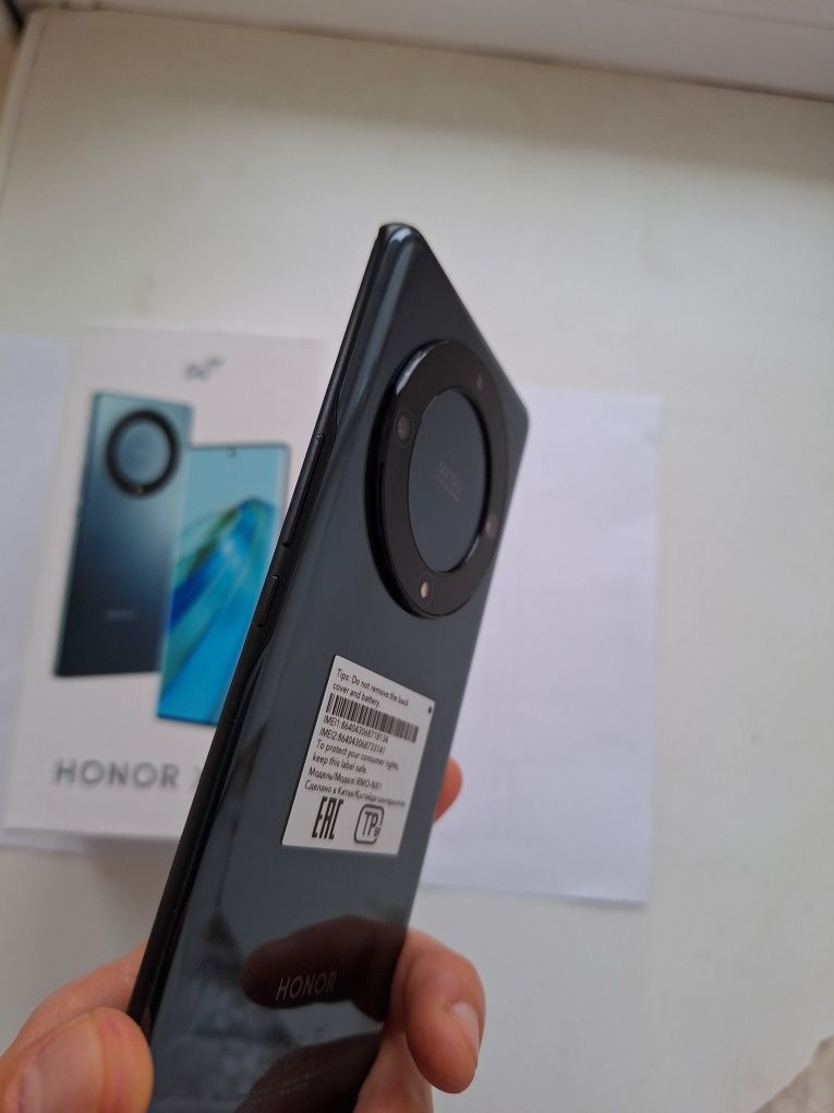 Продам телефон в отличном состоянии Honor X9a на 256gb.