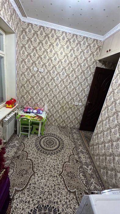 Uchtepa 22 kvartal 1/4/4.   2/6 balkon srochna sotiladi