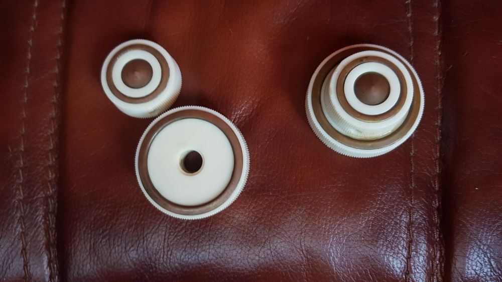 Butoane radio pe lampi românesc