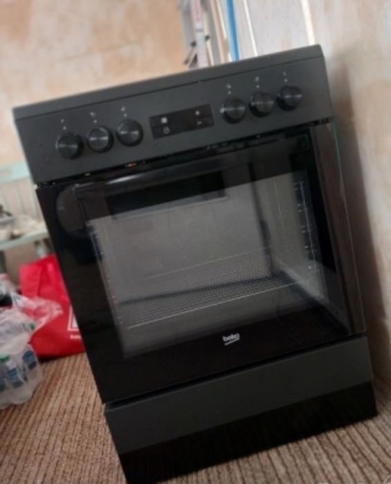 Продавам готварска печка BEKO