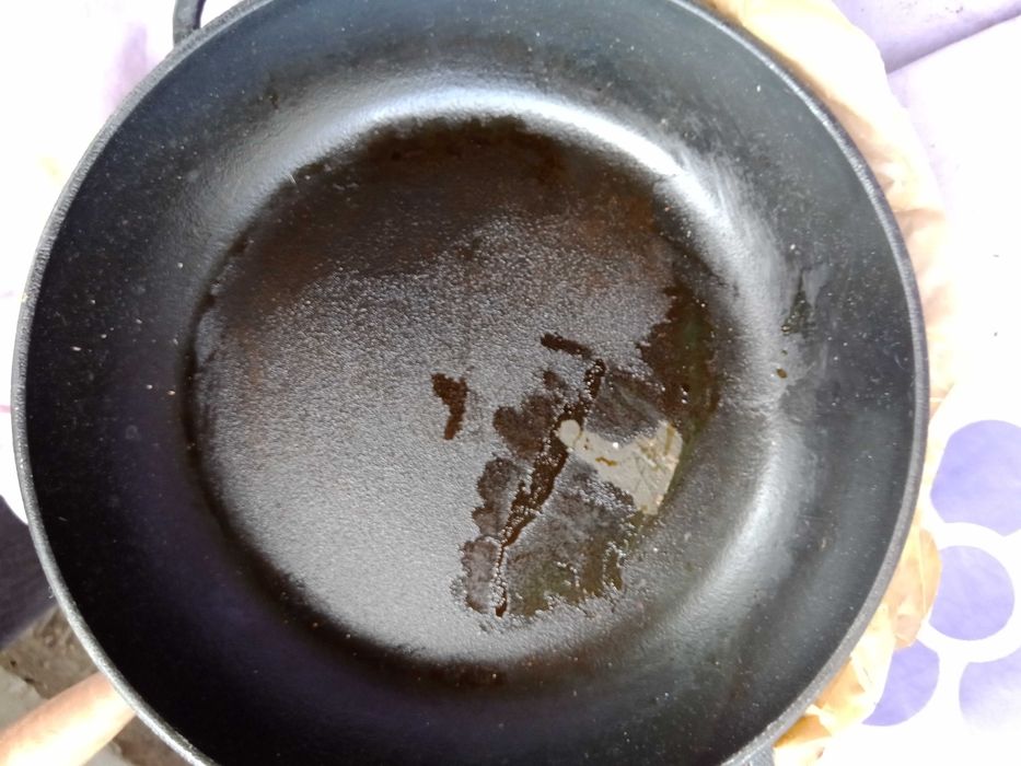 Чугунени съдове за готвене.