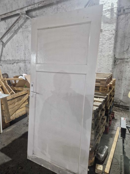 Продам межкомнатные двери (разные размеры)