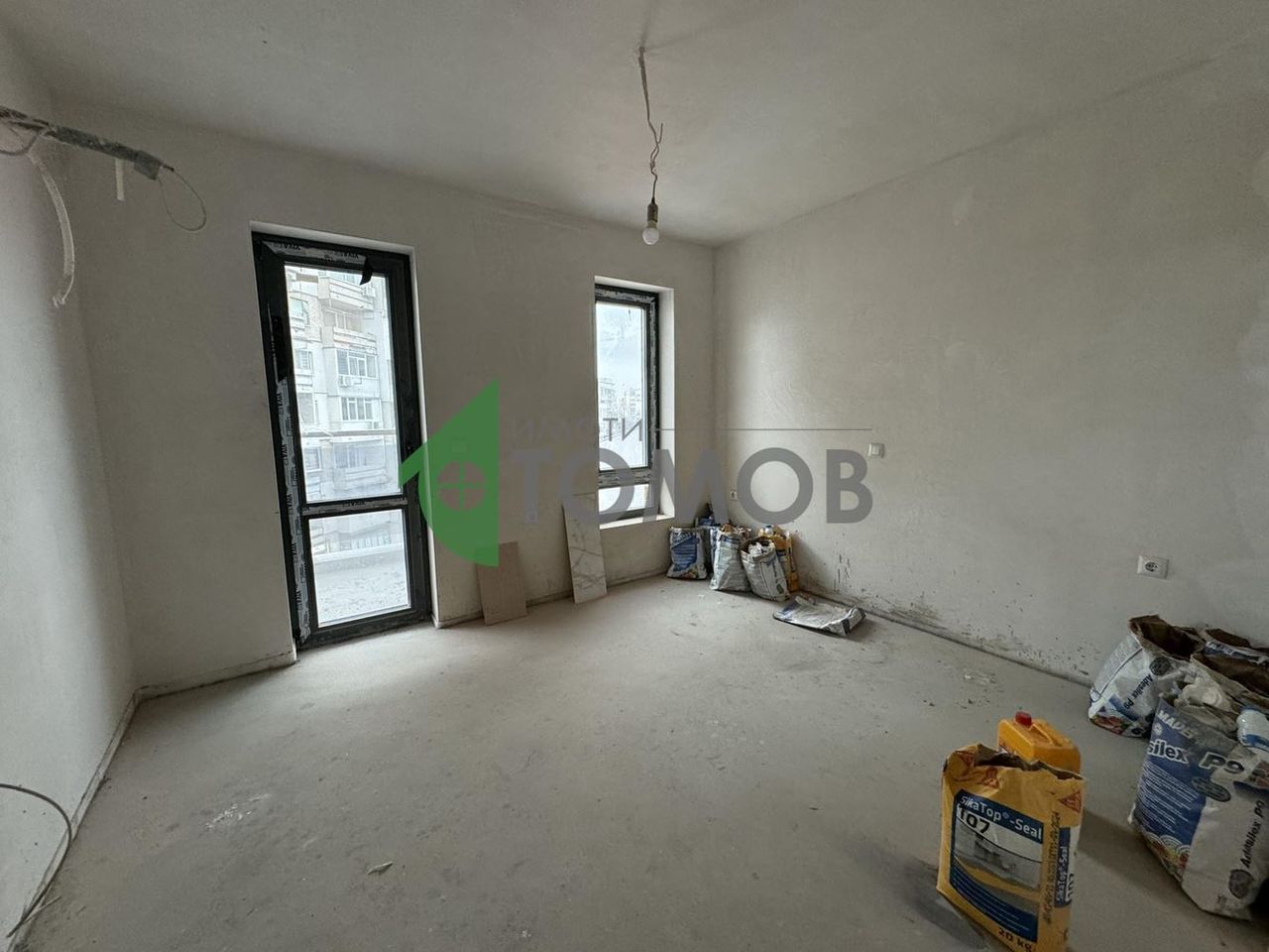 Продава се Двустаен апартамент в Шумен, 5-ти полк - 72 кв.м за 1208 €/кв.м - Снимка #1