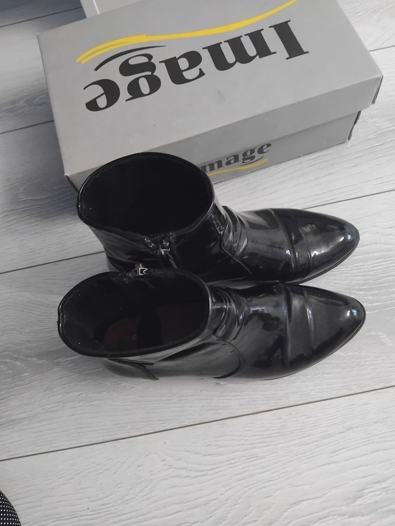 Ghete negre,lac,mărime 37,elegante și sofisticate. 37,elegante.
