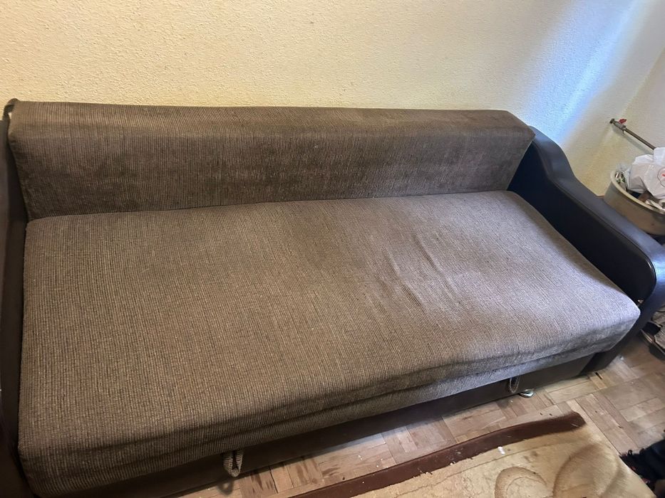 Canapea extensibilă 2 corpuri șifonier  vitrina si tv