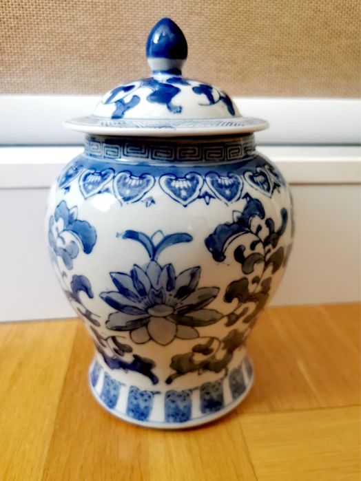 Антикварна китайска порцеланова купа урна