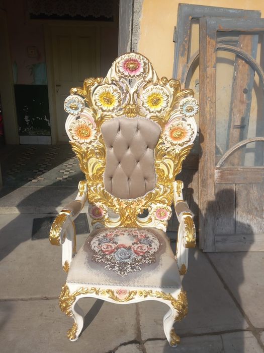 Vând mobila de lux model baroc