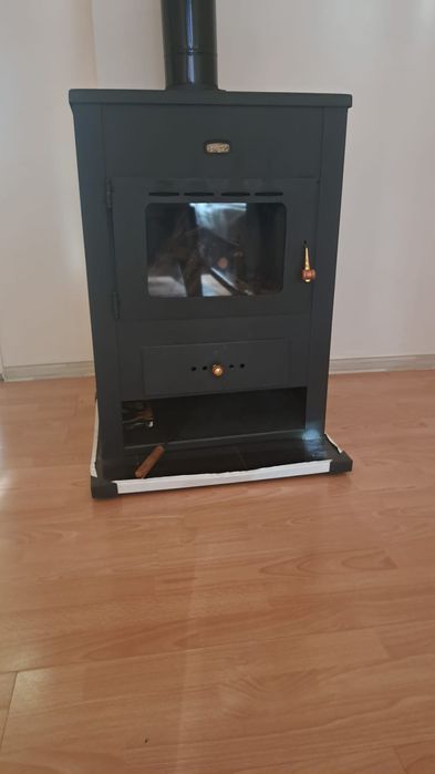 Камина на дърва  PRITY 12KW в много добро състояние
