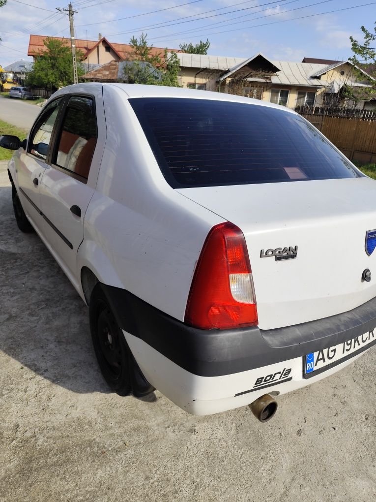 Vând Dacia logan