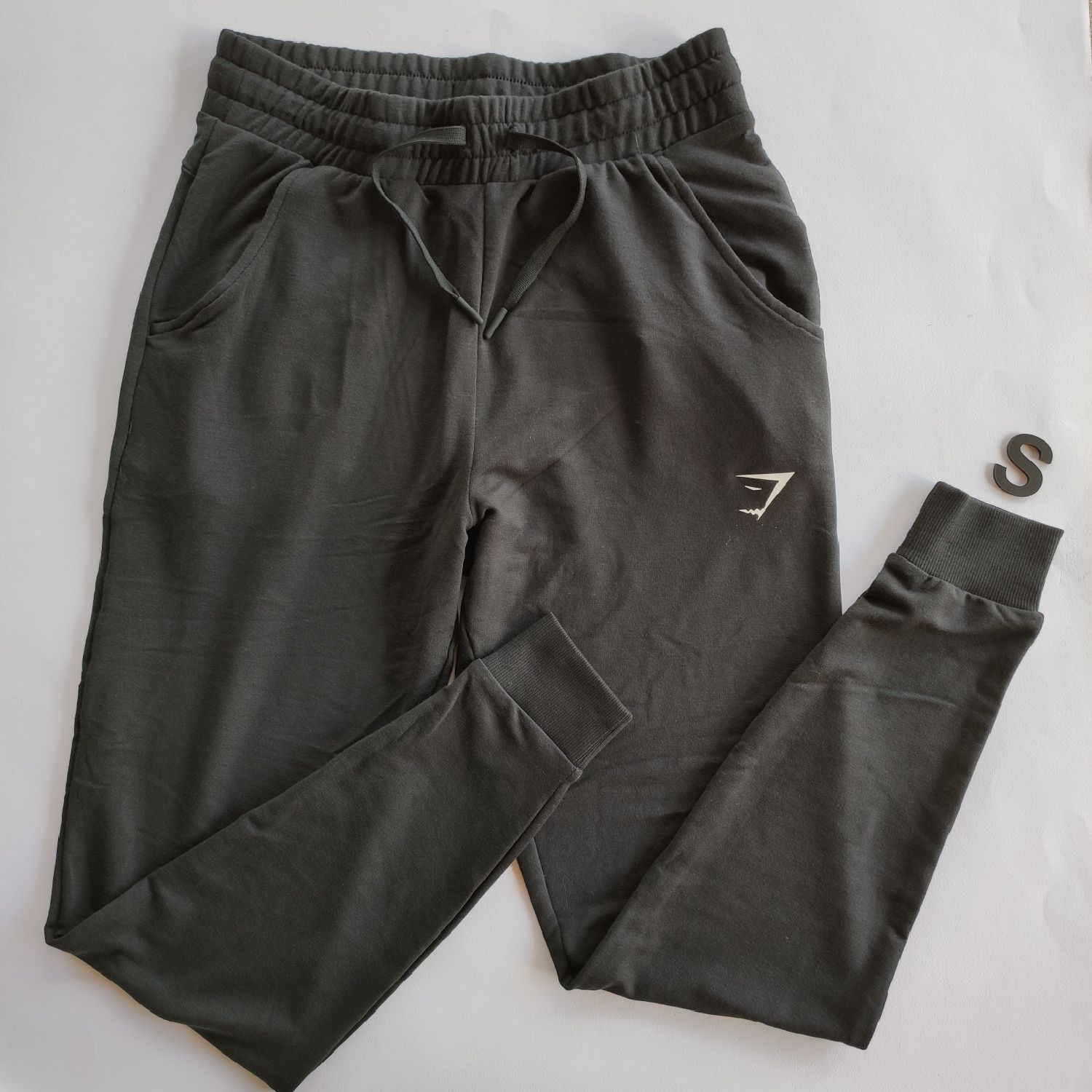 Haine sport Gymshark noi pentru femei si barbati