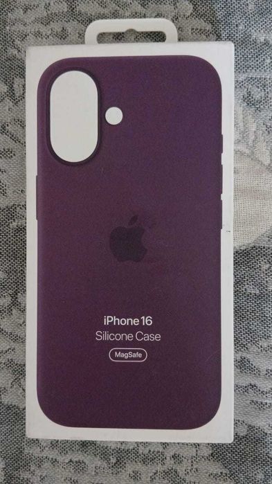 Силиконовый чехол для iPhone 16