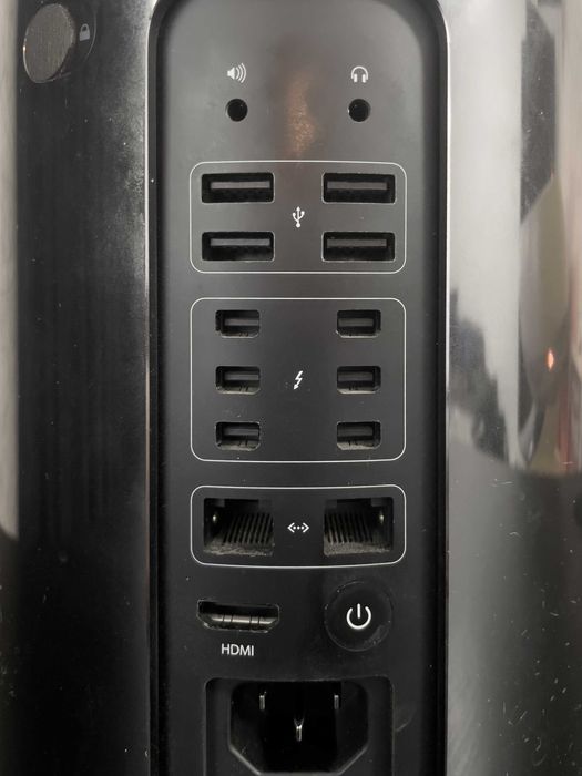 Apple Mac Pro Tower Trash Can 3.7 GHz Intel Xenon 12Gb RAM 250Gb SSD