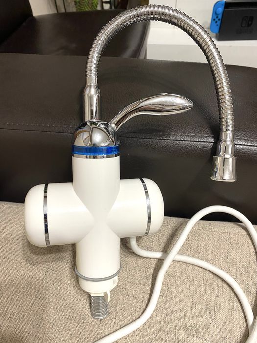 Електрически водонагревател 3000W за стоящ монтаж