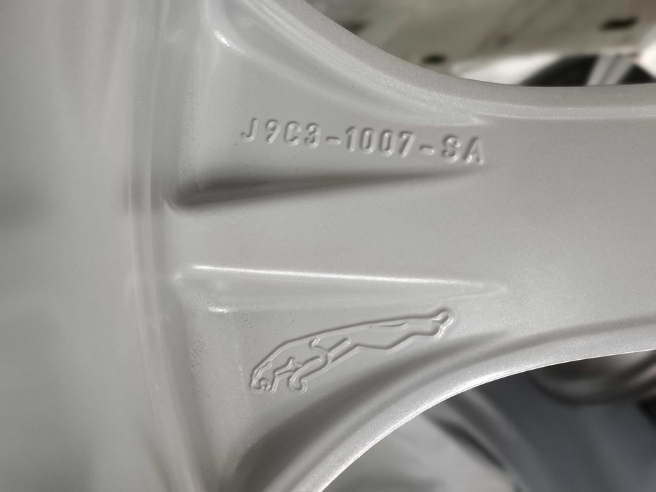 Нови оригинални джанти 20цола 5 108 с нови зимни гуми за Jaguar E-Pace