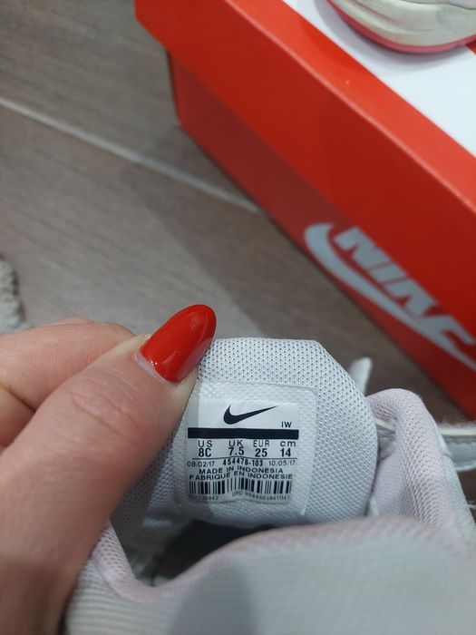 Продавам детски маратонки Nike