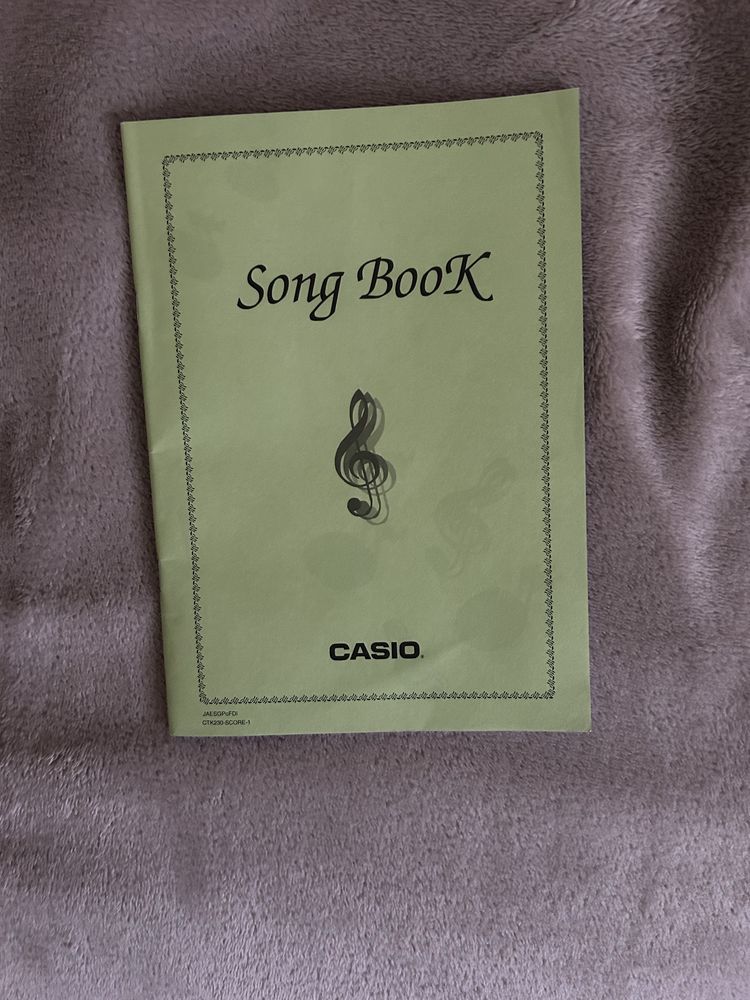 Синтезатор Casio ctk-240 със стойка