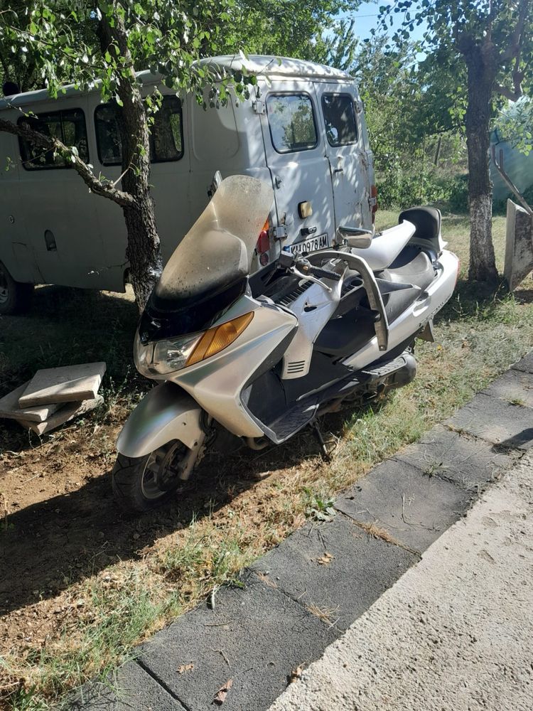 Suzuki Burgman 400 – на части