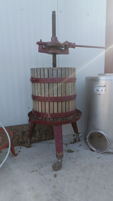 Presă teasc manual  pentru struguri