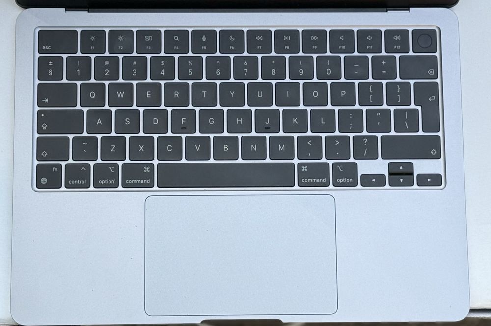 ГАРАНЦИОНЕН! Лаптоп Apple MacBook Air 13.6", Apple M3, 8GB RAM, 256GB
