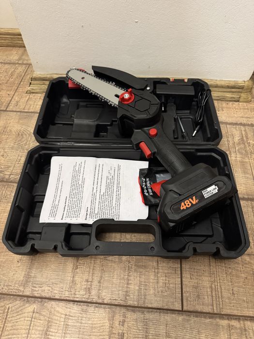 Mini Fierestrau Electric