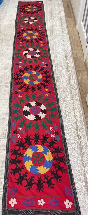 Kashta qõlda tikilgan