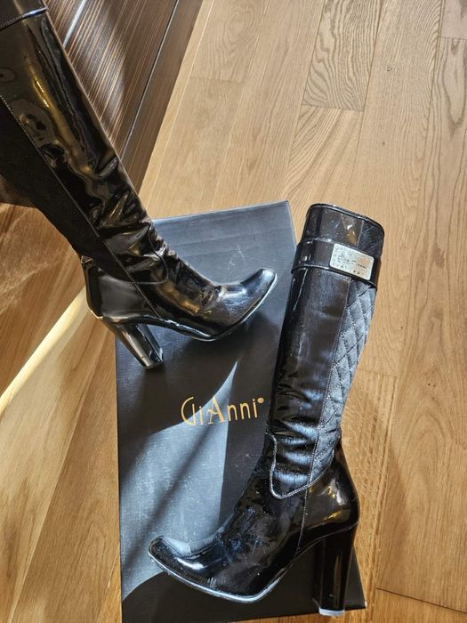 Ботуши на висок ток на марката GiAnni