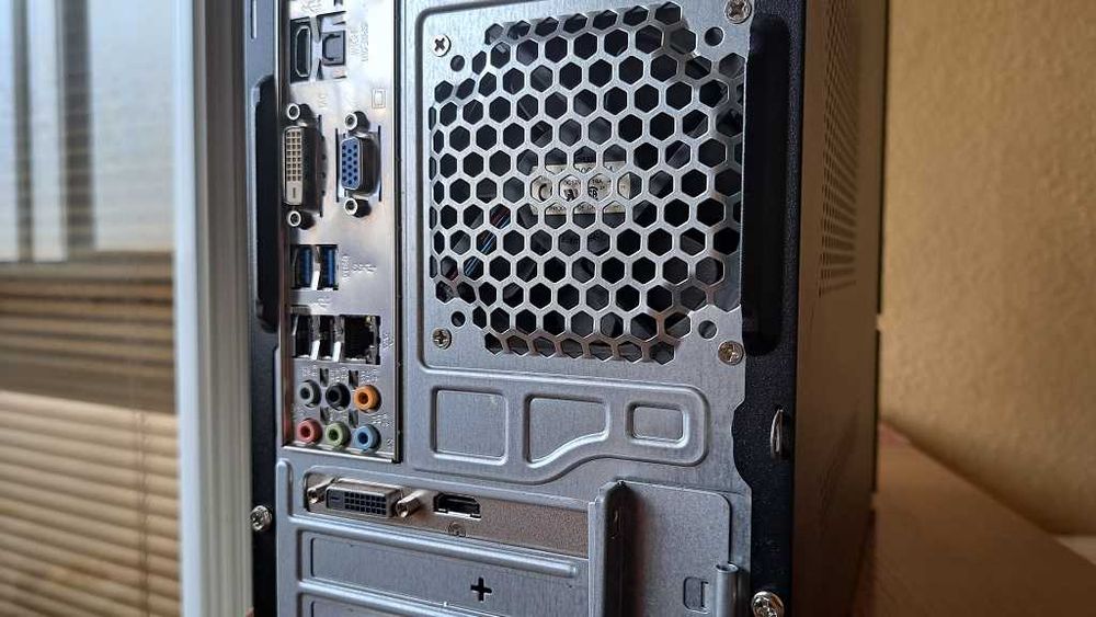 Компютър ASUS | i3-2100 | GT-1030 | 8GB RAM | SSD + 2 HDD | Windows 11