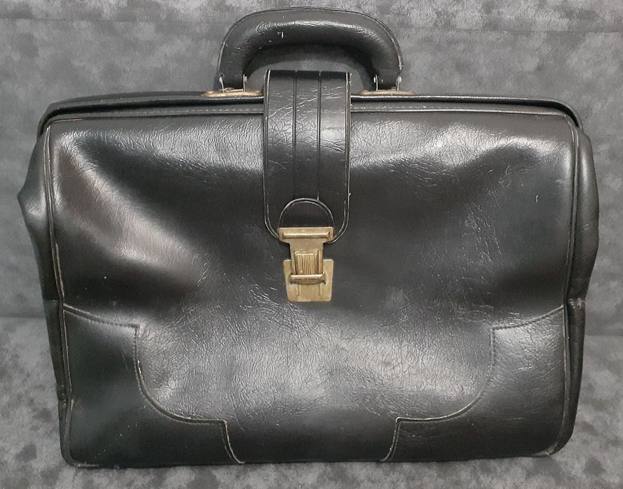 Продам кожаный  ретро портфель чиновника, чемодан. 1978 г.выпуска.