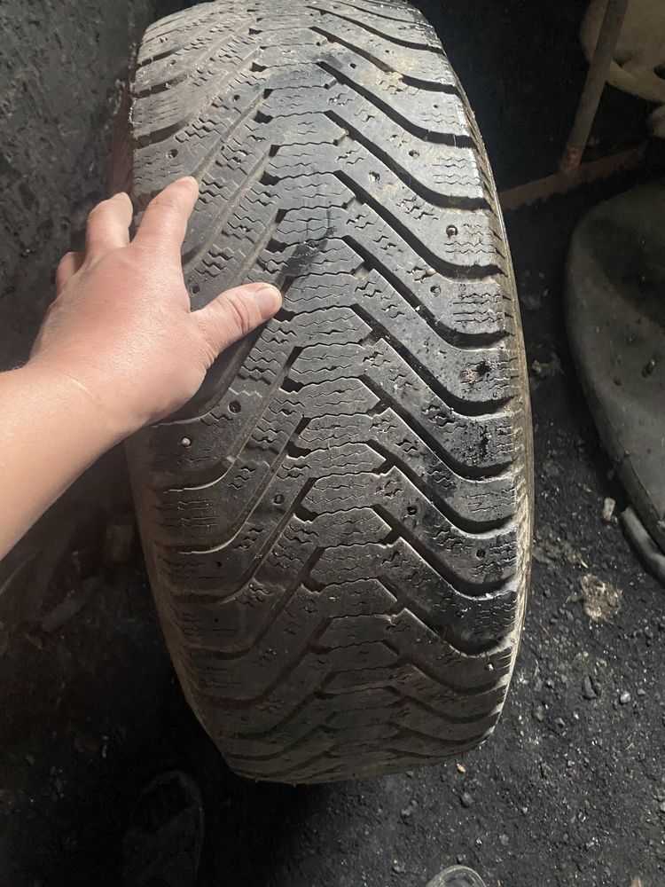Продам 4 диска с шинами срочно