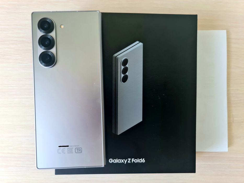 Samsung Fold 6. 1 TB цвет серый.