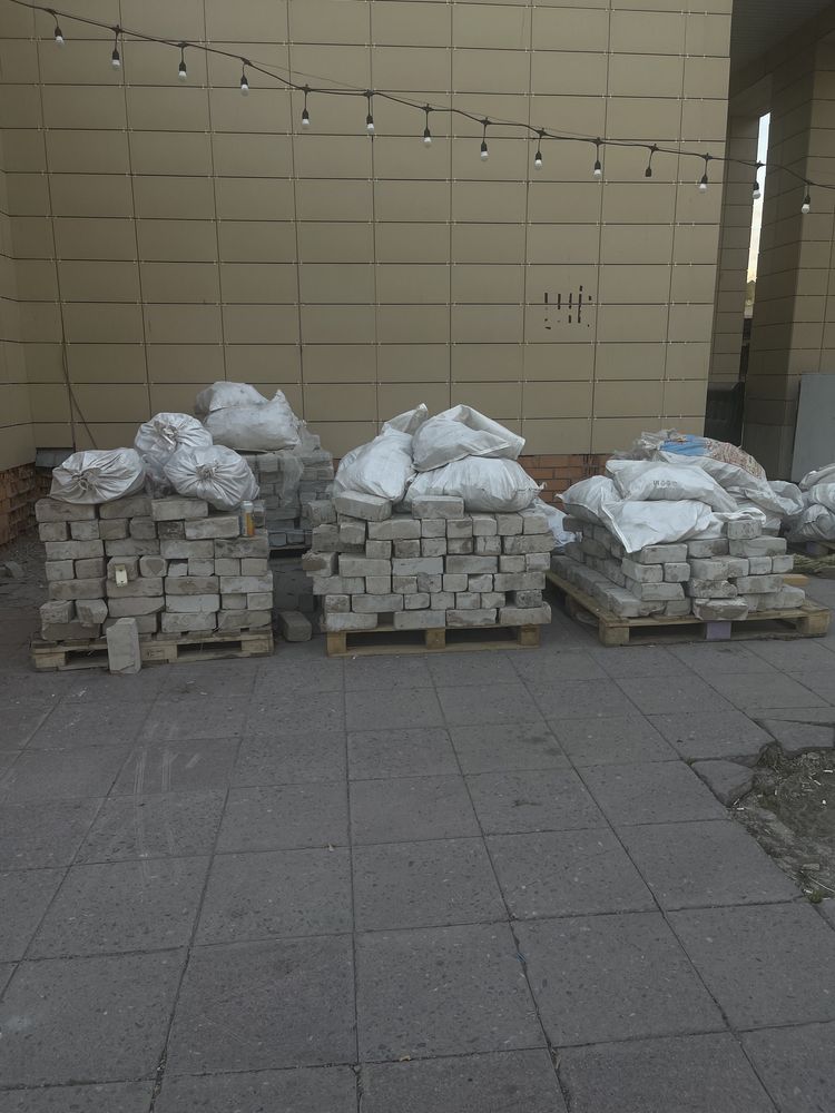 Продам кирпич б/у совсем недорого по 25тенге