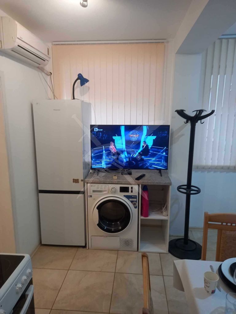 Дава се под наем Двустаен апартамент в Варна, ЖП Гара - 35 кв.м за 400 € - Снимка #3