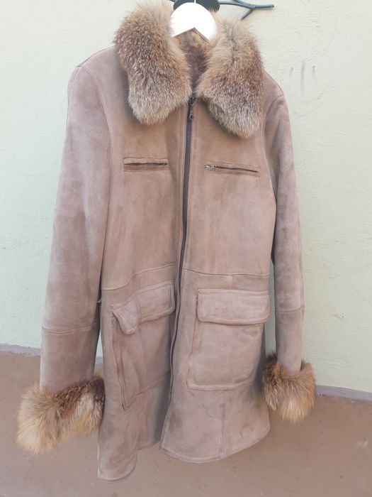 Haina / geaca de dama din piele captusita cu blana. Marime M