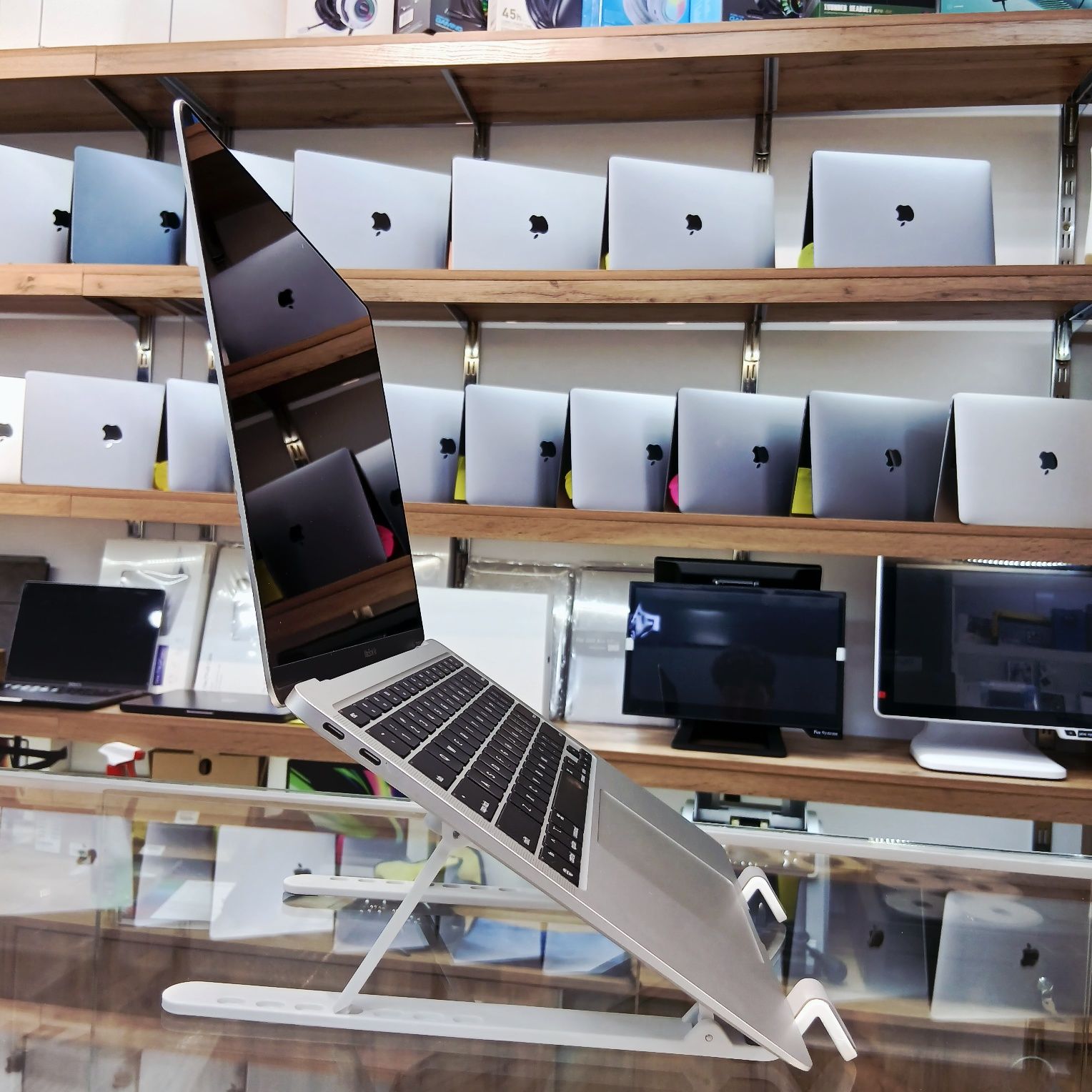 MacBook Air M1  .