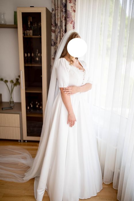 Rochie mireasa by Salon Dya, halat și voal