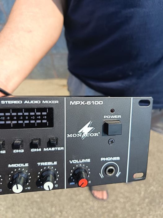 Sistem de sonorizare profesional 2x100 w