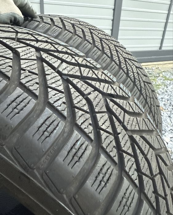 Anvelope de iarna 225/60 R18