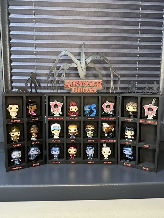 Большой стеллаж Очень странные дела киндер джой