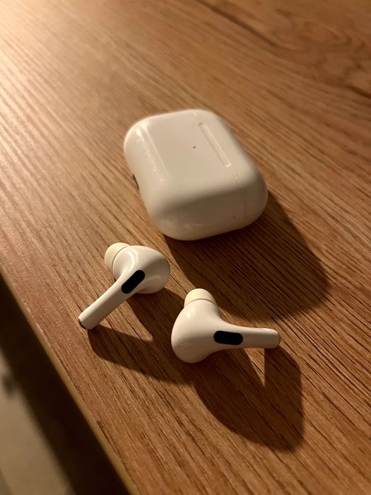 AirPods Pro (1st gen) в хорошем состоянии с коробкой