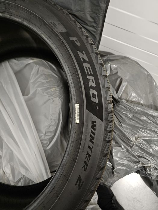 2 auciucuri de iarna an 2024, DOT 4024, Pirelli, 285 35 20