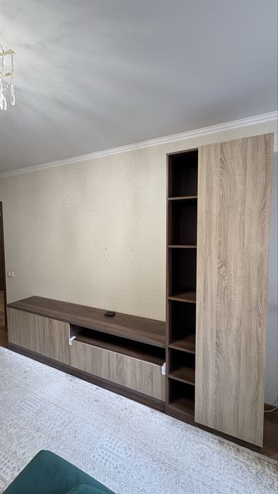 Срочно продам тумбу под телевизор