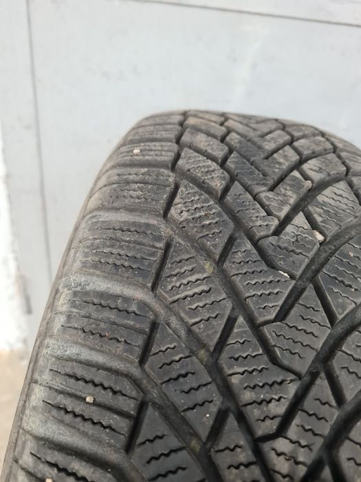 2 бр. зимни гуми 215/65/15 Continental 8 mm DOT 2613