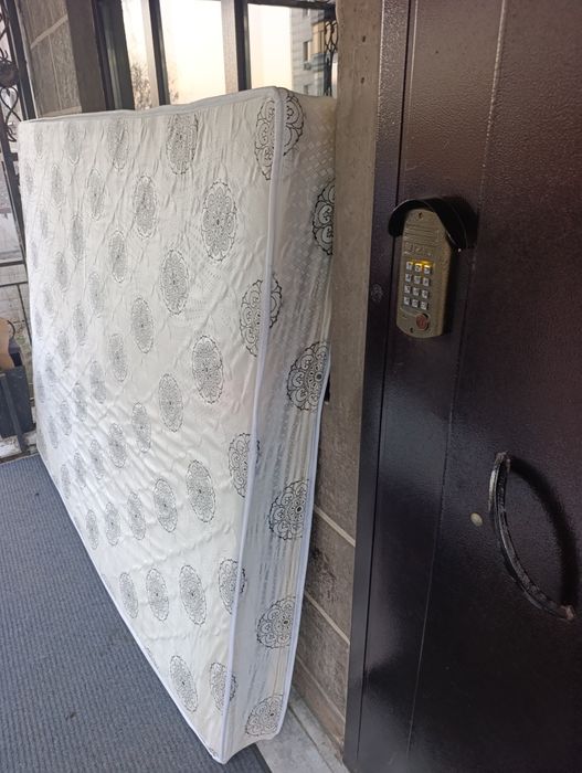 Продам матрас в отличном состоянии