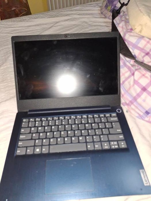 Laptop IdeaPad 3 display spart