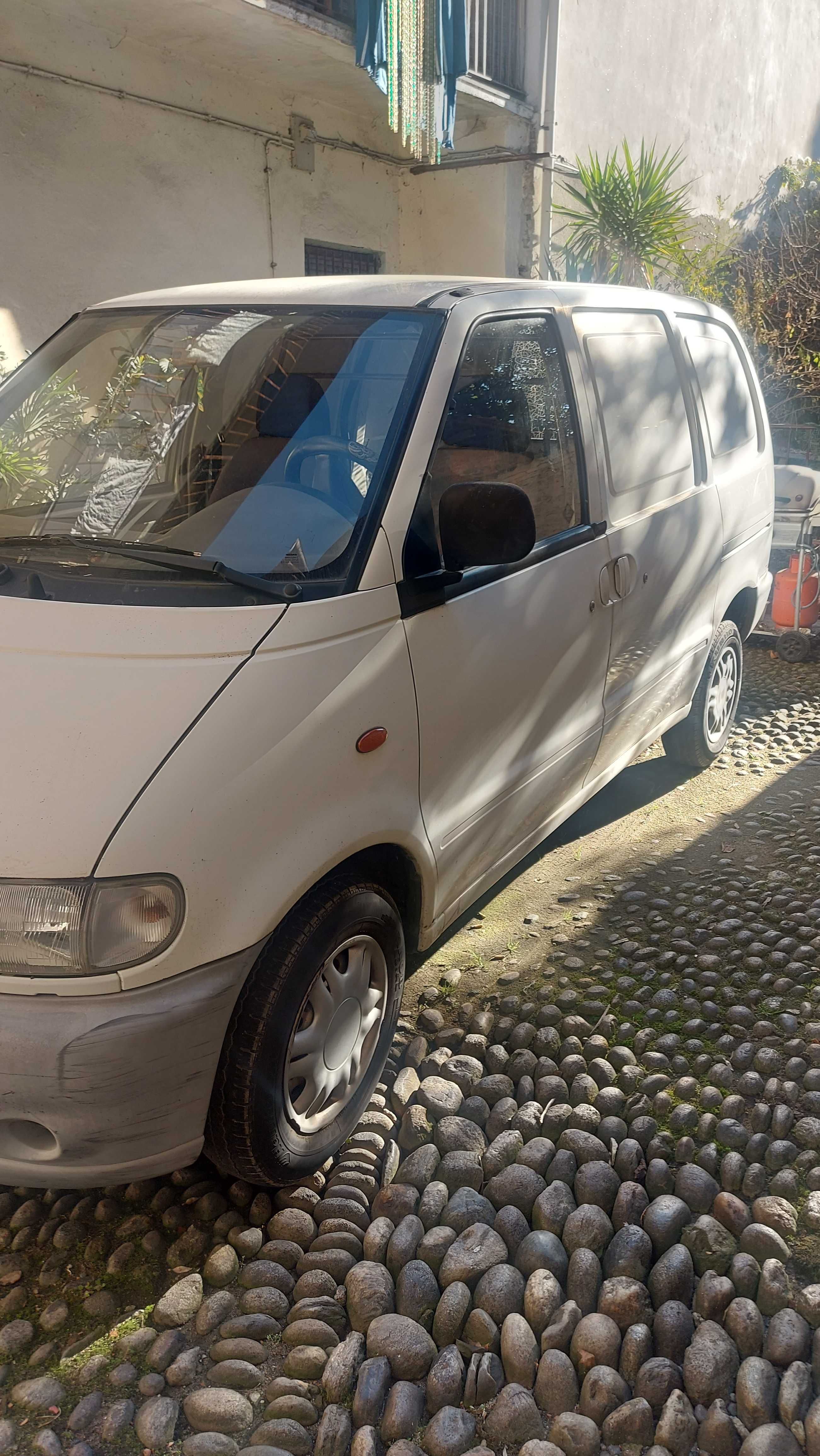 Autoutilitară Nissan vanette