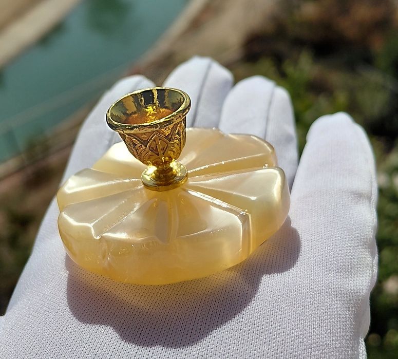 Подсвечники из натуральных камней.